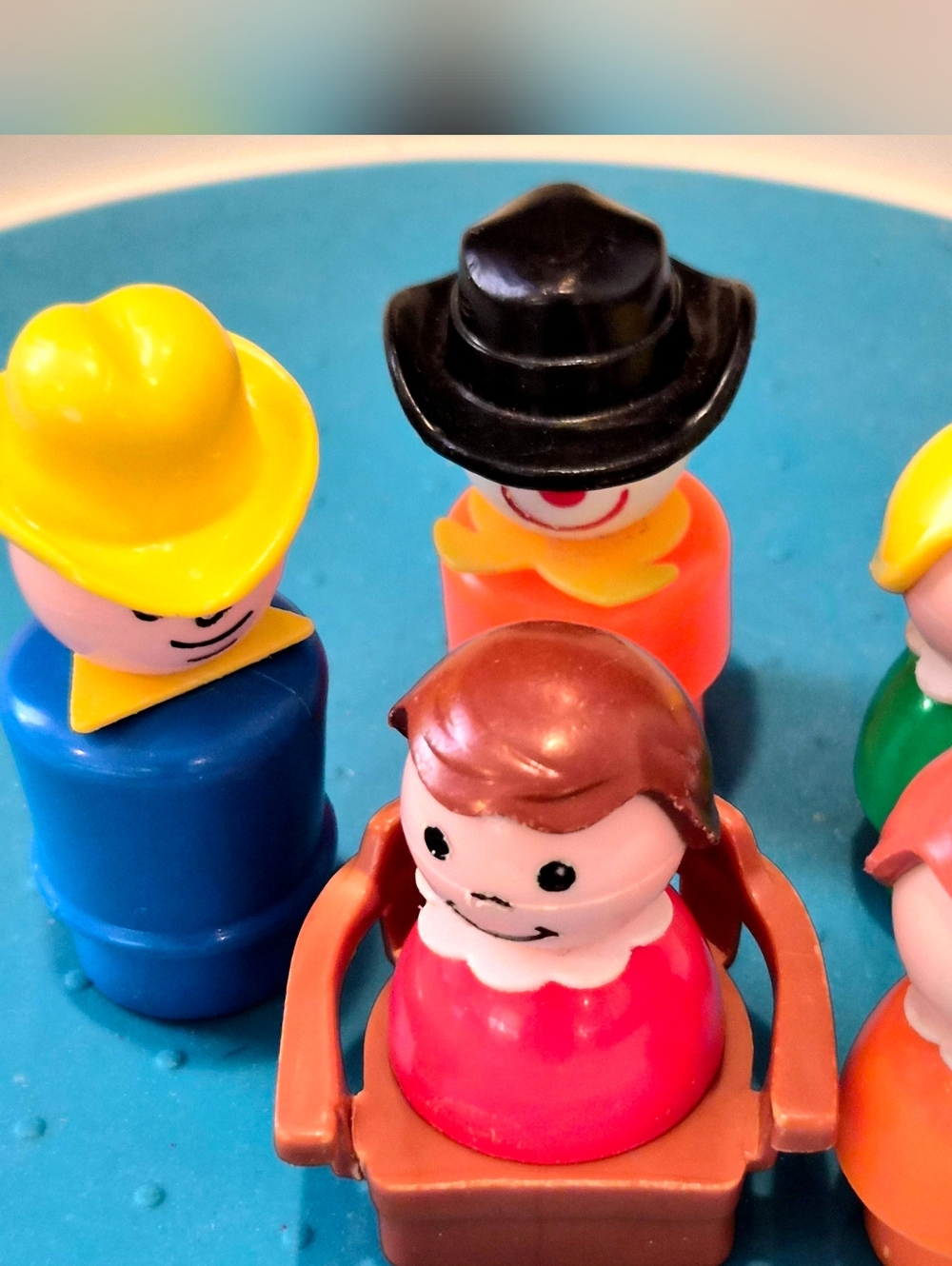 Lot Of 6 Play Figures All Fisher-price "Little People". Good Pre-Owned Condition